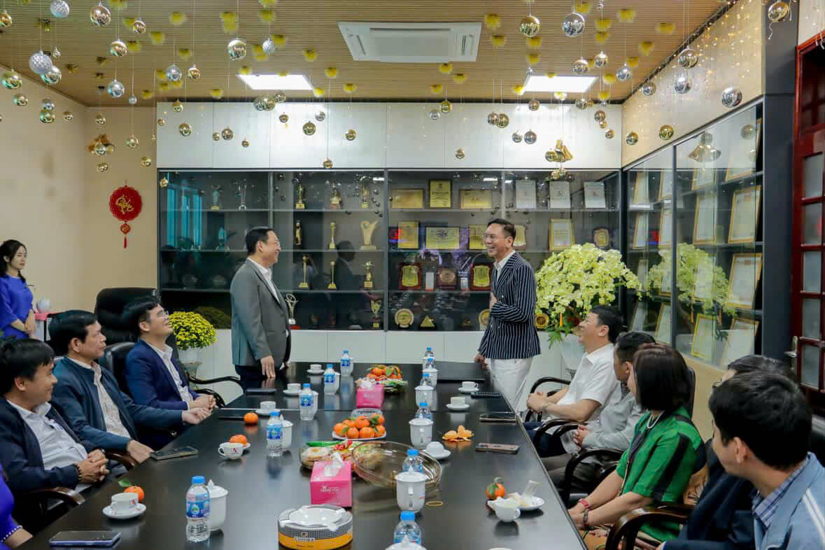 广义省政府领导走访天天集团